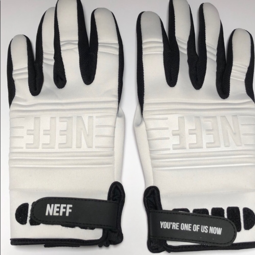 Neff daily gloves